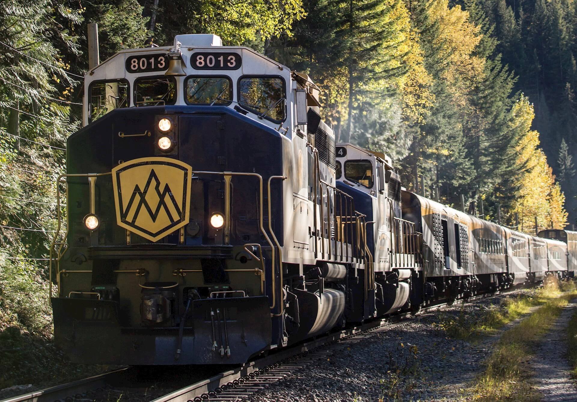 canada-travel-deals-rocky-train